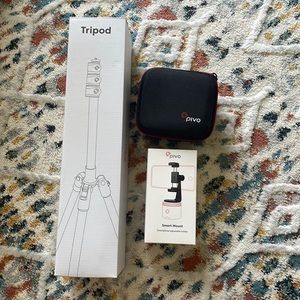 Pivo camera with smart mound and tripod